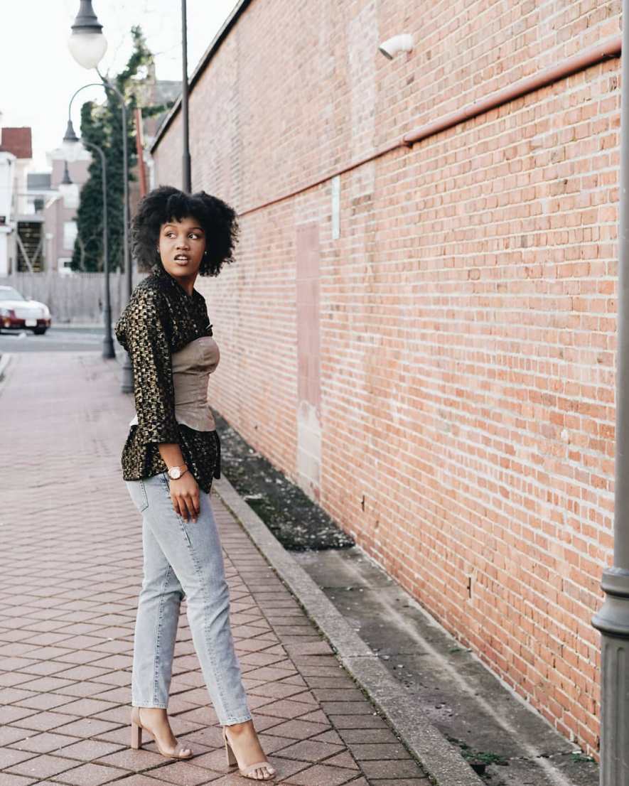 Bustier and Jeans for a First Date Outfit